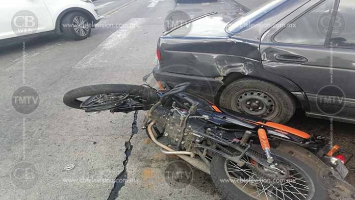 Otro choque de moto y auto en el centro de Morelia