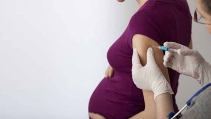 Lunes y martes se vacunará contra Covid-19 a adolescentes embarazadas