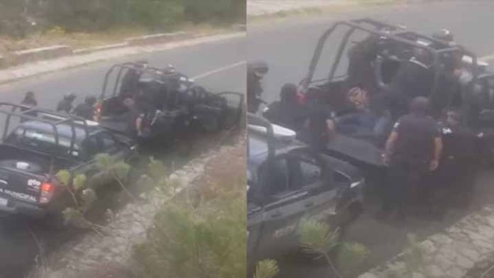 Policías son dados de baja por golpear detenidos dentro de una patrulla