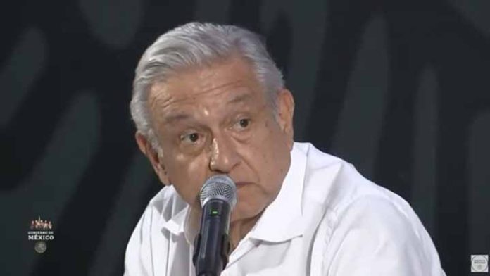 López Obrador exige resolver problema de desabasto de medicamentos