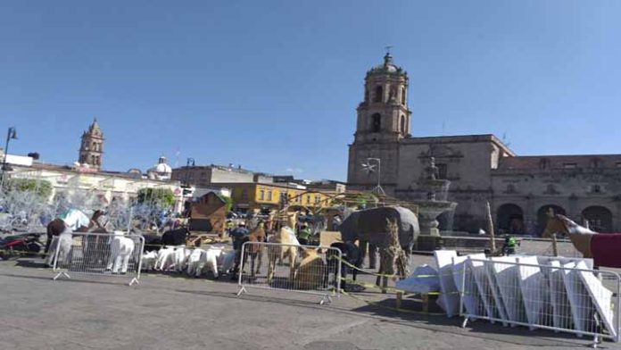 Instalan nacimiento en plaza San Francisco en Morelia