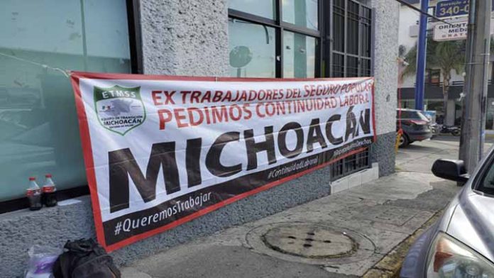 Ex trabajadores del Seguro Popular siguen exigiendo continuidad laboral