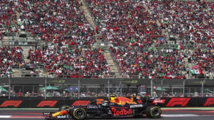 Checo Pérez sube al podio en el Gran Premio de México