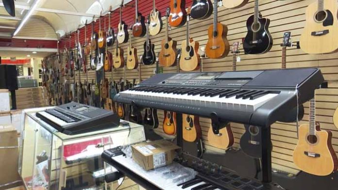 Tiendas de instrumentos musicales en riesgo de desaparecer