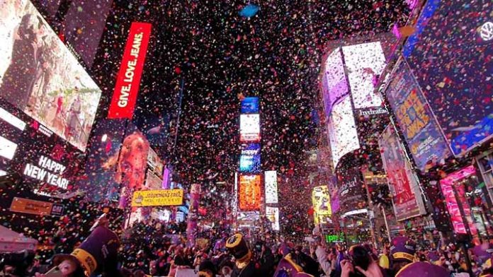 A pesar de aumento en contagios Nueva York se niega a cancelar festejo de Fin de Año