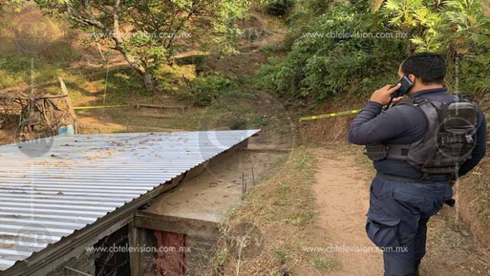 Hallan hombre asesinado en una barranca de Uruapan