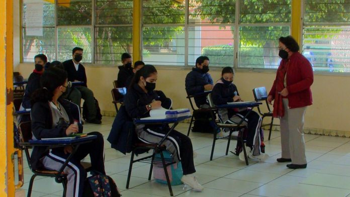 Fin de vacaciones de Semana Santa; más de un millón de estudiantes regresan a la aulas