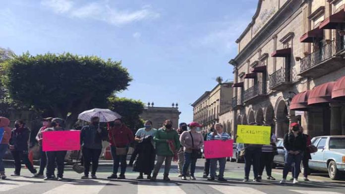 Autoridades no asignan docentes; más de 300 alumnos afectados en Agostitlán