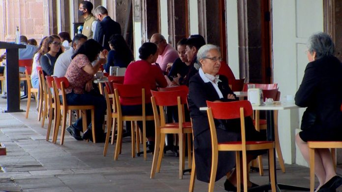 Restauranteros en contra de la reducción de aforo al 50 por ciento