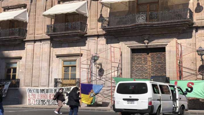 Manifestación en palacio de gobierno: FNLS piden libertad a presos políticos