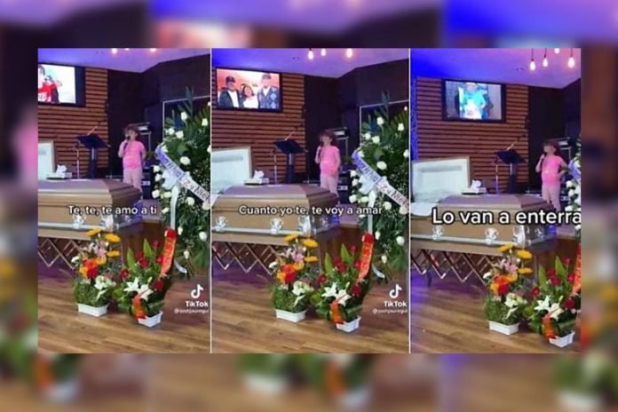 canta en el funeral