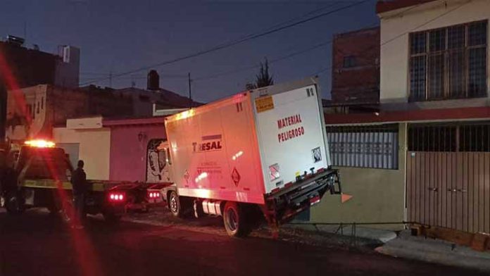 Estrellan camión robado en casa de Arcos Del Valle, en Morelia; vecinos hartos de inseguridad