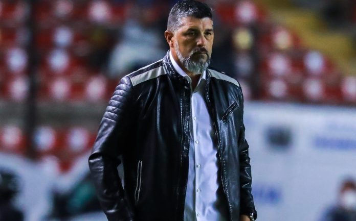 Siguen cayendo los técnicos, Querétaro destituye a Leonardo Ramos