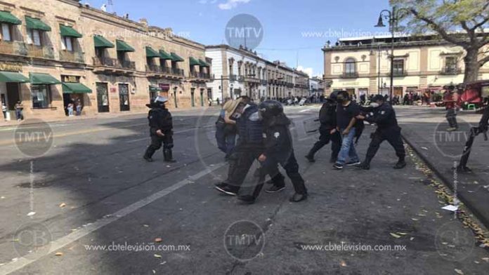 Marcha de CNTE terminó en la aprehensión del líder Gamaliel Guzmán; ya fue liberado