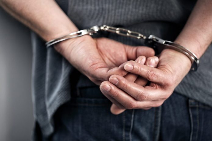 Arrestan a siete hombres por participar en culto para castrarse