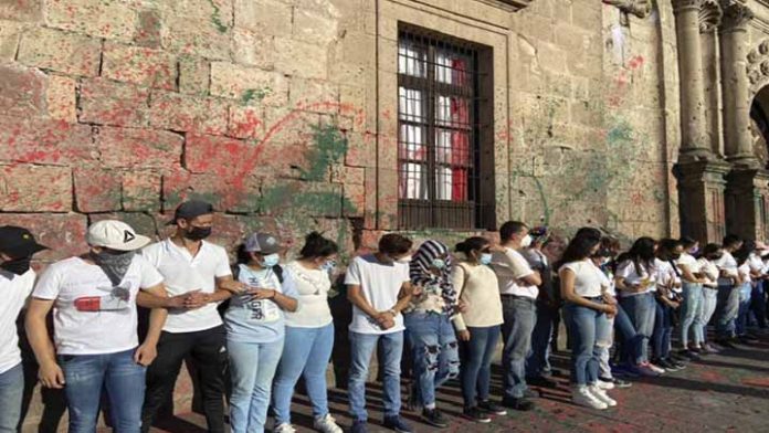 Pintas de protesta por 8M en Templo San Francisco de Morelia