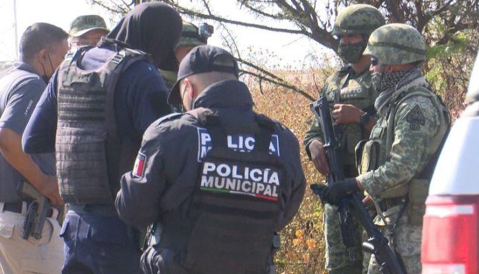 Sin vida y con lesiones de arma blanca en el cuello fue localizado un militar retirado al interior de su casa, además tenía varios golpes contusos
