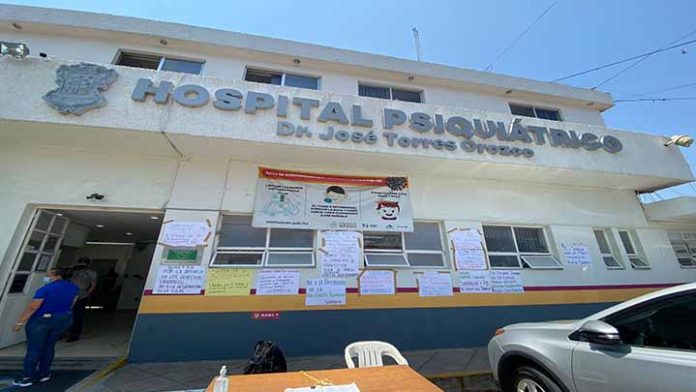 Opiniones divididas en Hospital Psiquiátrico de Morelia; algunos trabajadores piden despido de la titular, otros piden que se quede