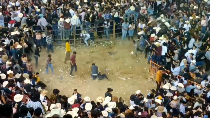 Multa de hasta 40 mil pesos como resultado de pelea en Jaripeo en Morelia Multa de hasta 40 mil pesos como resultado de pelea en Jaripeo en Morelia