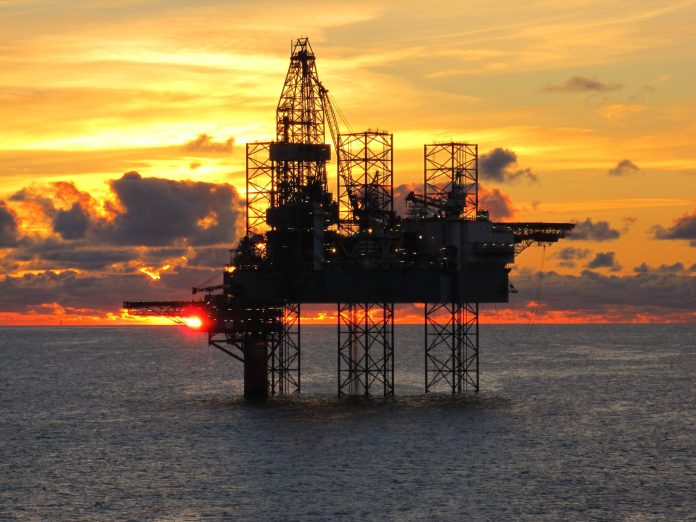 Investigan un incidente de una plataforma de Pemex