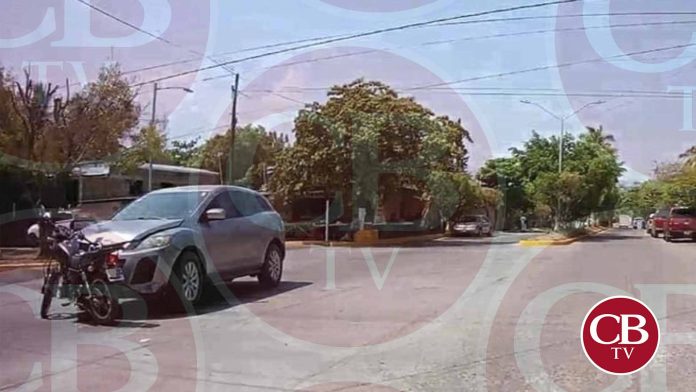 Un joven motociclista terminó con una pierna desprendida tras chocar con un auto en