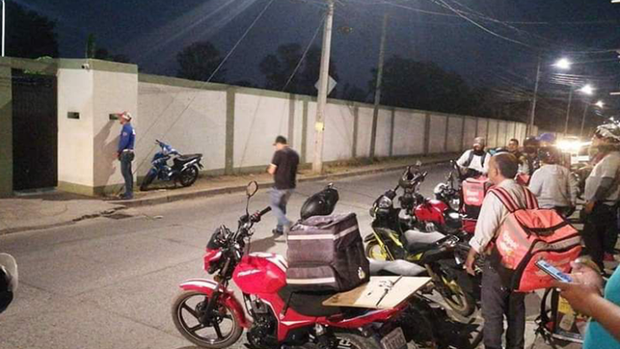 ¡Solo eso faltaba! Militares piden 45 pollos y no los pagan