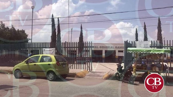 Abandonan dos baleados en clínica de Cojumatlan