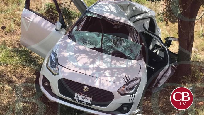 Tres heridos deja volcadura de auto
