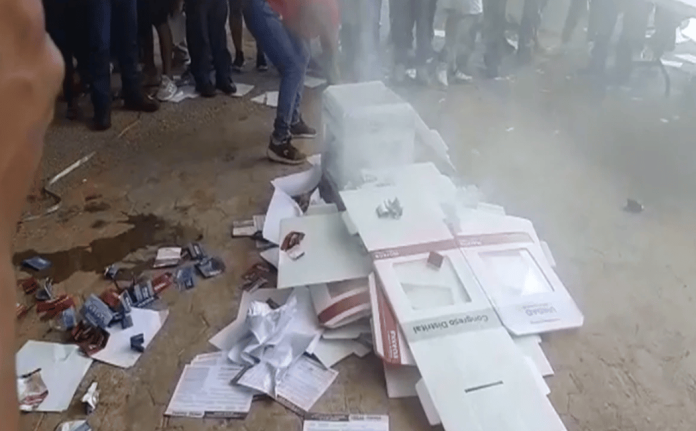 Queman urnas durante jornada electoral de Morena en Chiapas