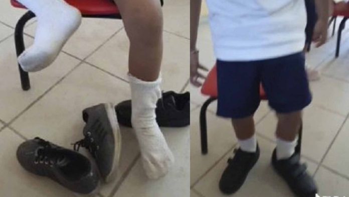 Profesora le regala zapatos a uno de sus alumnos tras llegar con unos rotos