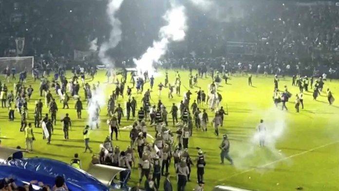 Suspenden liga de fútbol en Indonesia 