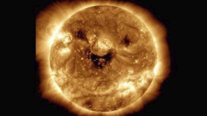 Nasa capta al sol ‘sonriendo’; advierte que es preocupante para la Tierra