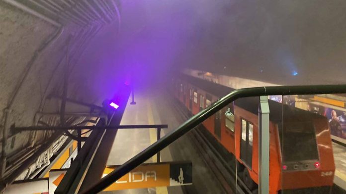 Reportan corto circuito en Línea 7 del Metro de Cdmx
