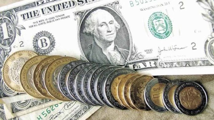 Dólar inicia la semana a la venta en 18.96 pesos en promedio