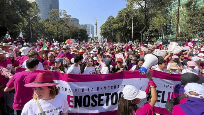 Gobierno de CDMX registra asistencia de 90 mil personas en marcha a favor del INE