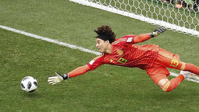 Guillermo Ochoa entre los 10 mejores porteros del mundo en el Siglo XXI