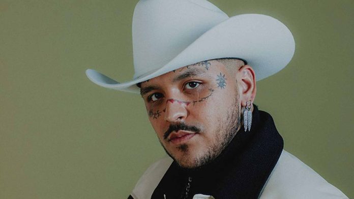 Christian Nodal asegura que es más doloroso borrarse los tatuajes que hacérselos