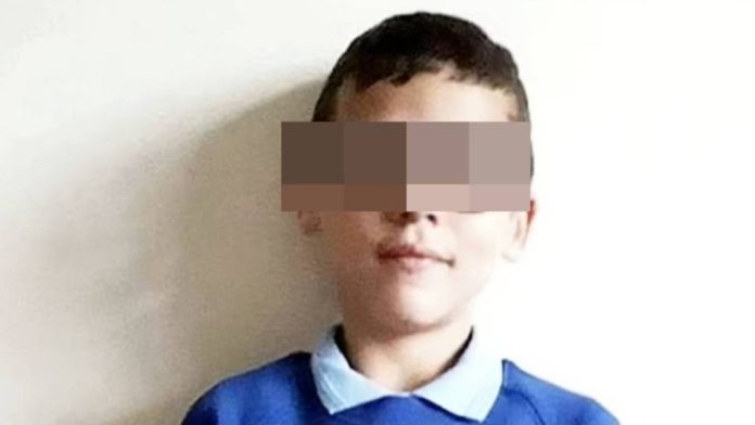 Vecinos encuentran cuerpo de menor asesinado por su madre dentro del baño de su casa