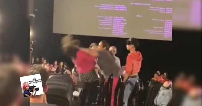 Video: Pelea de 'Barbies' en el cine luego de ver la película