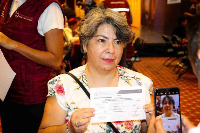 Gobierno de Michoacán entrega apoyos a 350