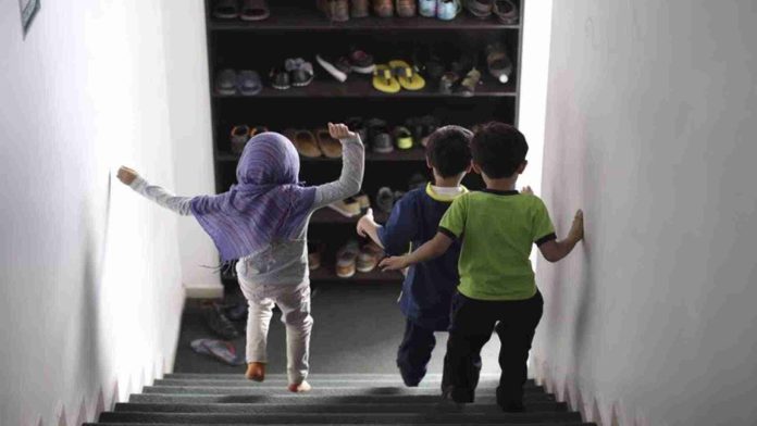 Irán prohibe que niños aprendan idiomas extranjeros