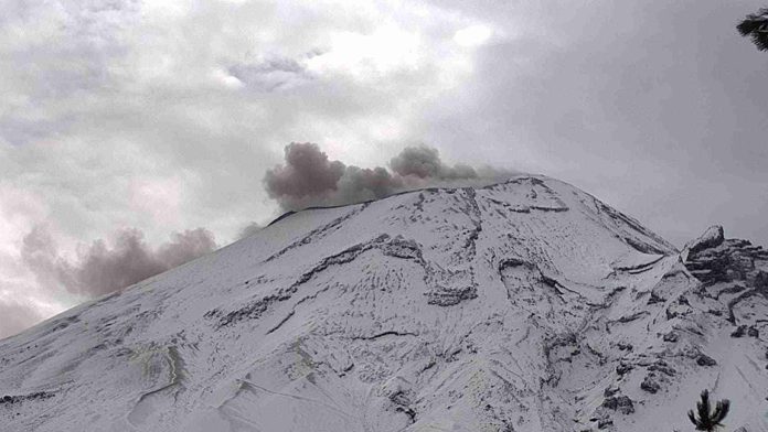 ¡Majestuoso! Volcán Popocatépetl se encuentra cubierto de nieve