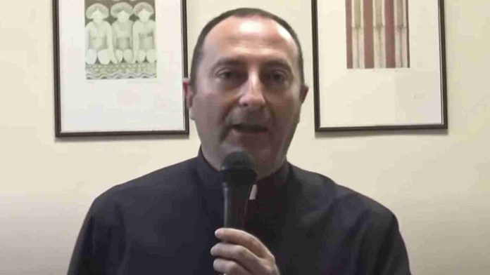 Excomulgan a sacerdote que calificó al papa Francisco como ‘antipapa’