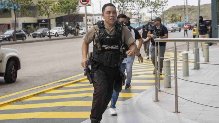 Van 70 personas detenidas por atentados en Ecuador