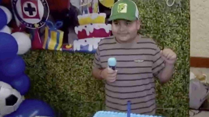 Cruz Azul contacta a niño que renunció a quimioterapias