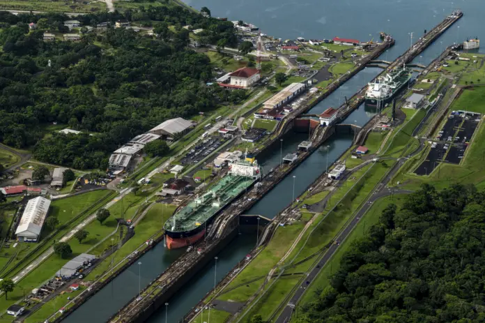 China bloquea temporalmente la venta de puertos clave en Panamá