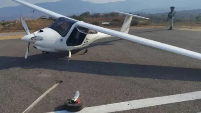 Detienen a 4 personas en aeronave en Morelos; aseguran dos aviones y miles de dólares