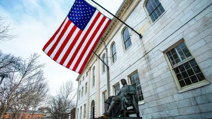 Harvard demanda a la administración de Trump por la prohibición de inscripción de estudiantes extranjeros