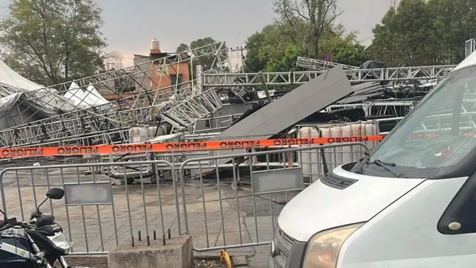 Colapsa escenario previo al show de Alicia Villarreal en CDMX; se presenta heridos