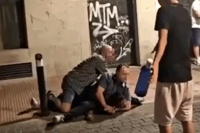 #Video: Agente de policía mata por estrangulamiento a presunto ladrón en Madrid